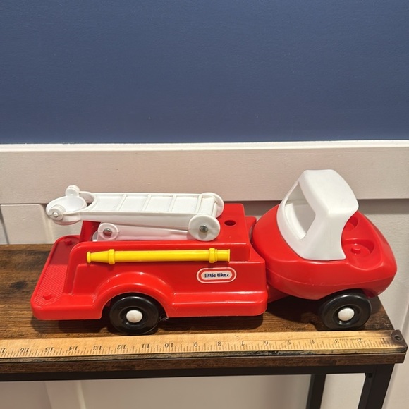 Vintage little tikes fire engine red with white ladder - Picture 9 of 10